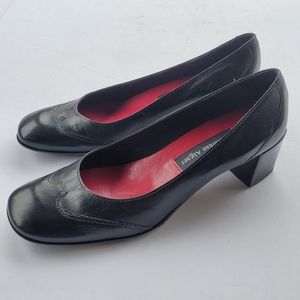 Etienne Aigner heel, size women's 6, black